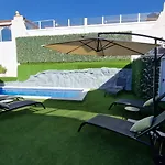 Paraiso-luxury With Heated Pool Villa *