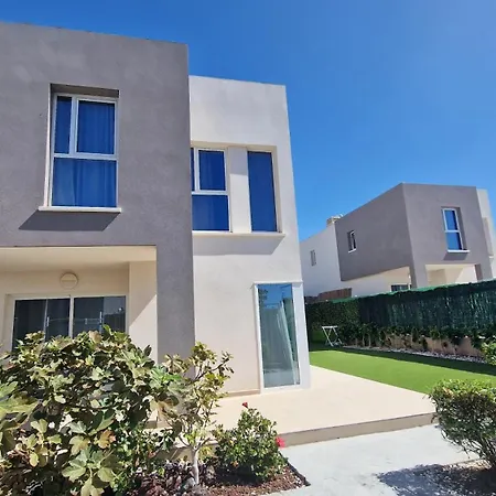 Paraiso-luxury With Heated Pool 아데제