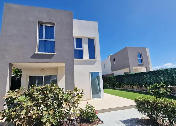 Paraiso-luxury With Heated Pool 아데제