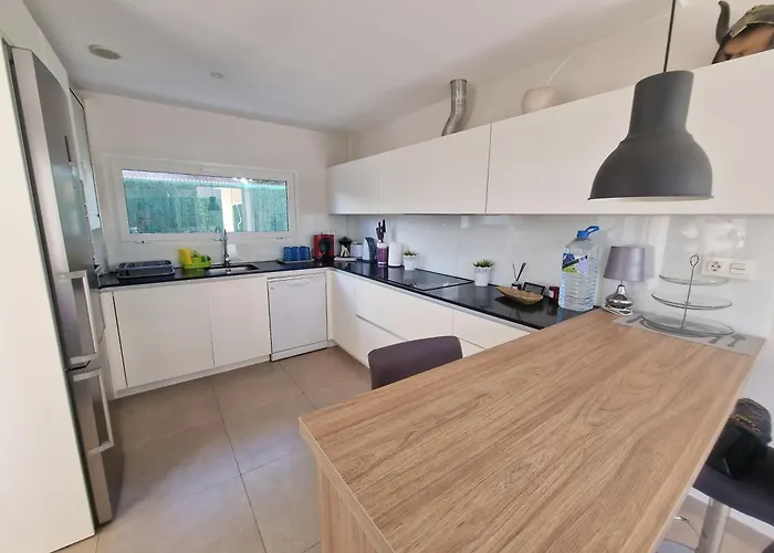 Paraiso-luxury With Heated Pool 아데제